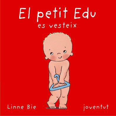 El petit Edu es vesteix